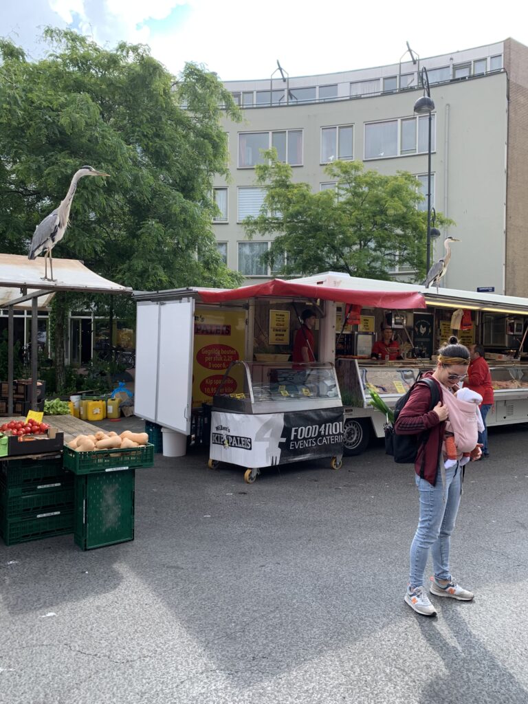 Dappermarkt Indische buurt op zoek naar leuke koffietent Amsterdam